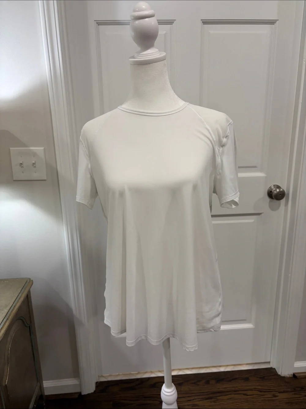 lululemon athletica White Short Sleeve Crew Tee size 8